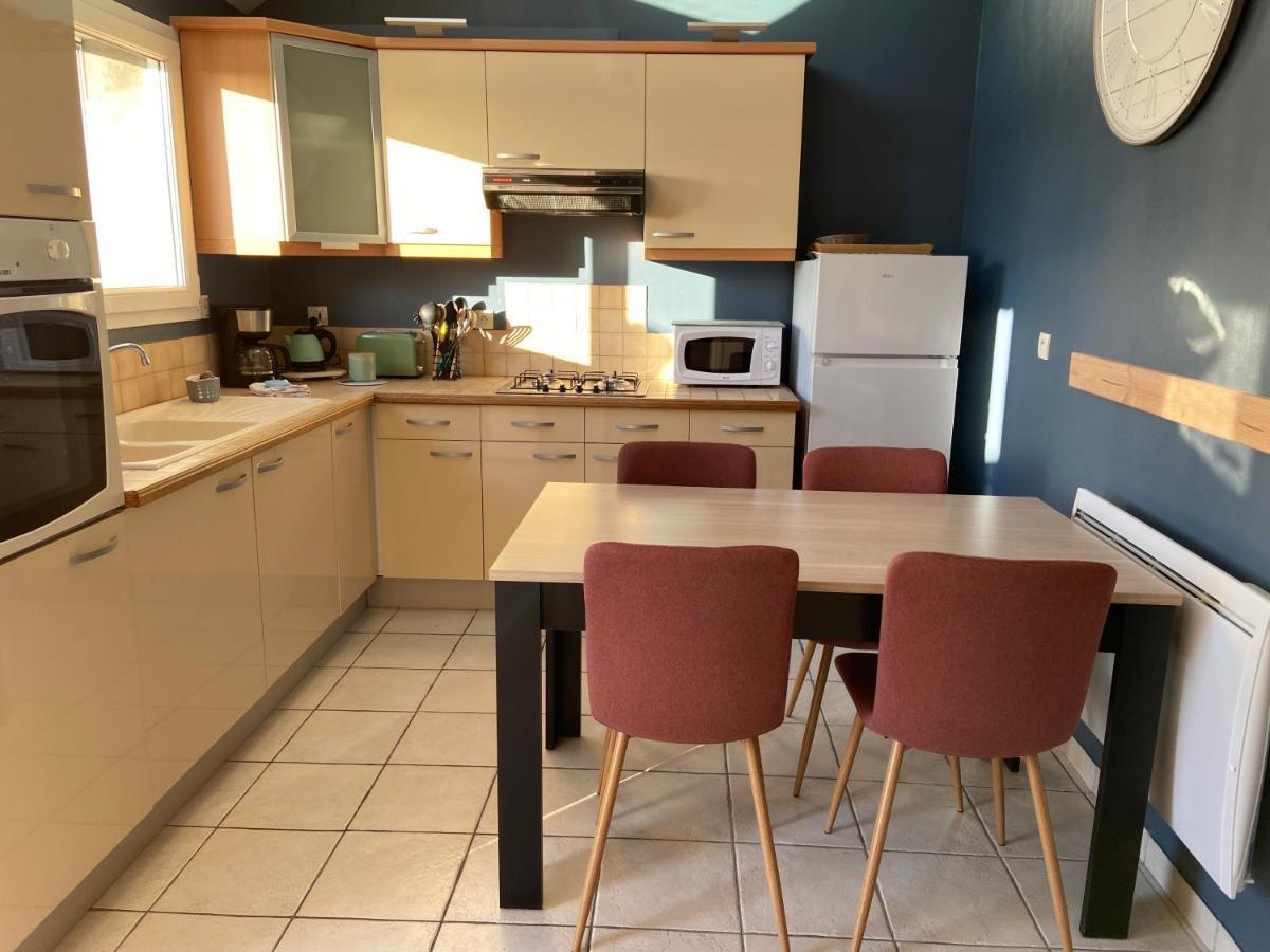 Casa de Férias Maison De Village Avec Jardin 15mn Des Plages, Wifi, 2 Chambres, Jardin *