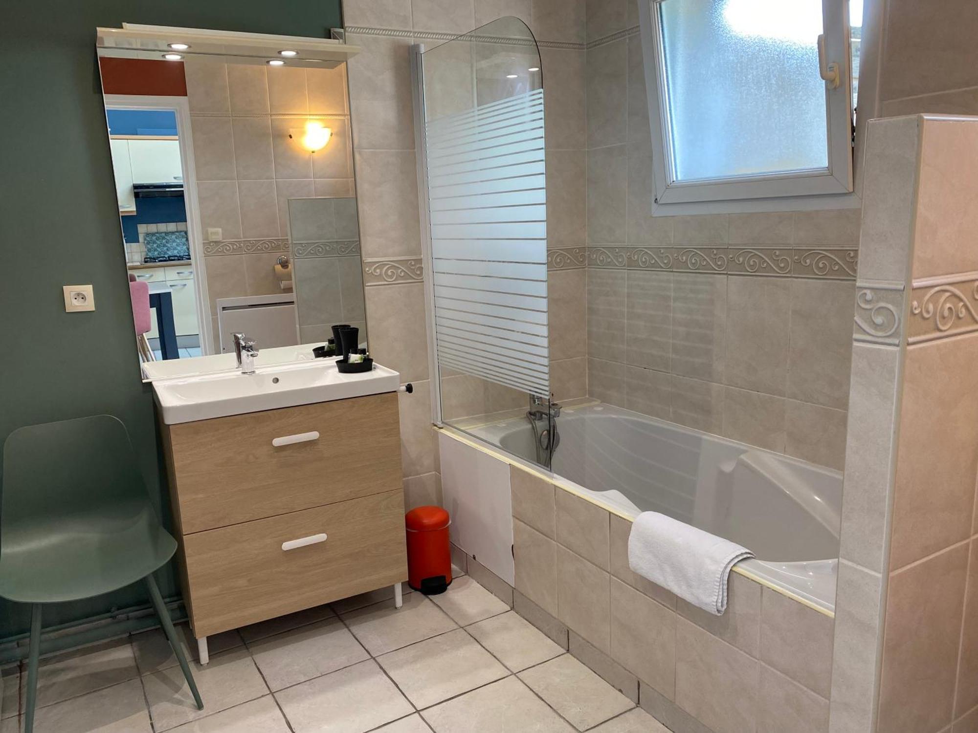 Ferienhaus Maison De Village Avec Jardin 15mn Des Plages, Wifi, 2 Chambres, Jardin *